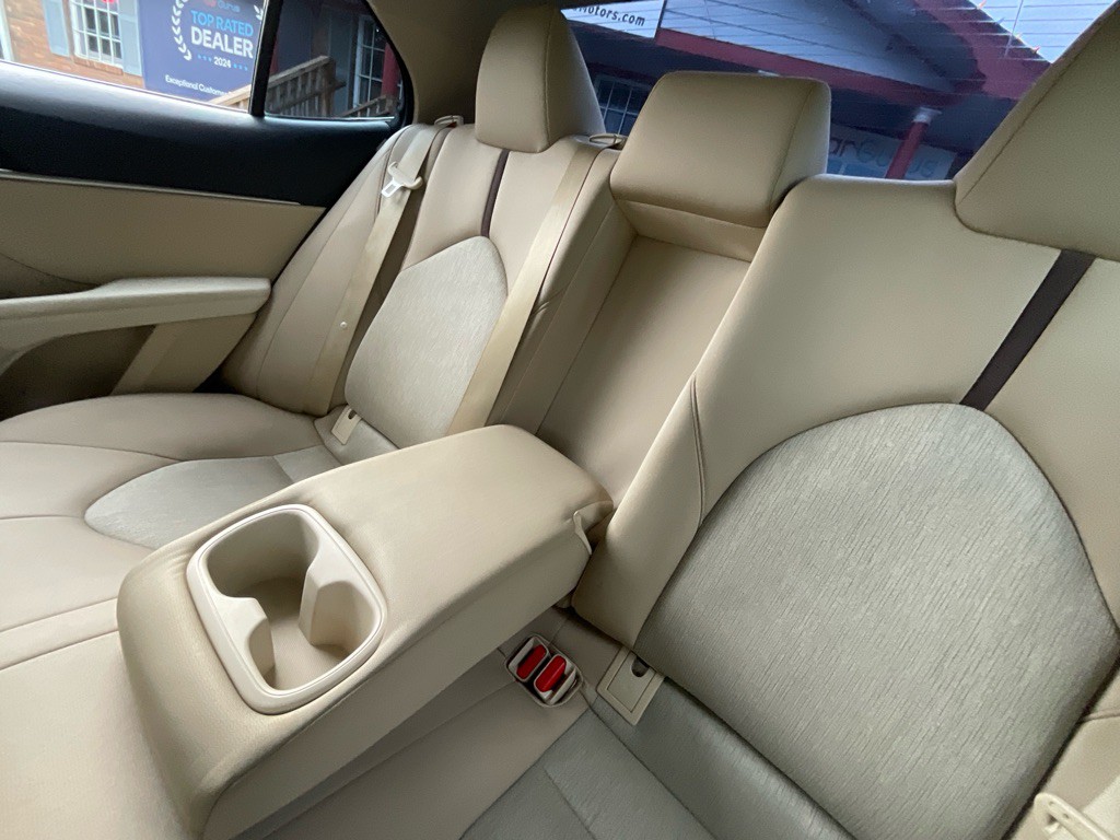 2019 Toyota Camry Image 33