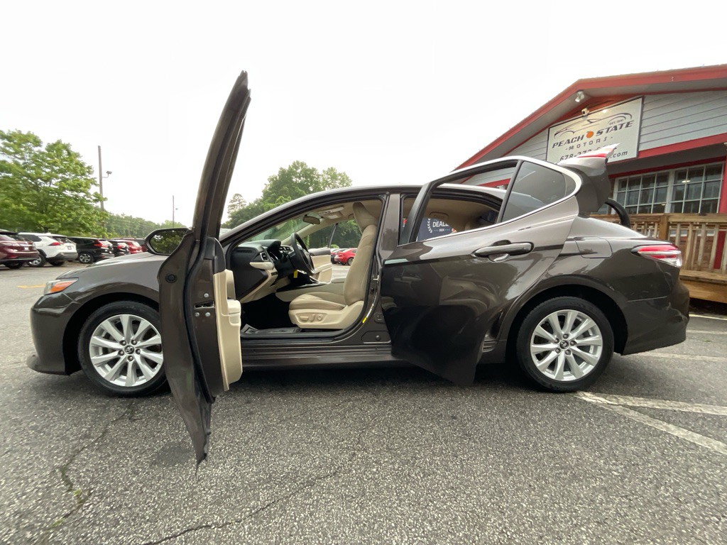 2019 Toyota Camry Image 35