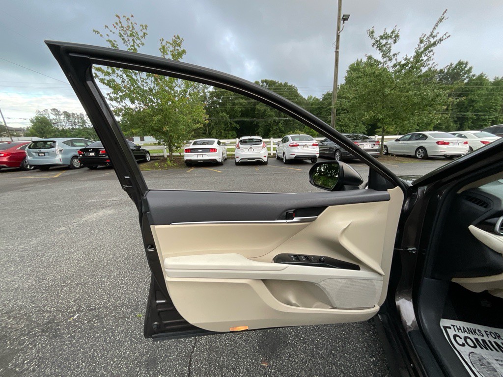 2019 Toyota Camry Image 37