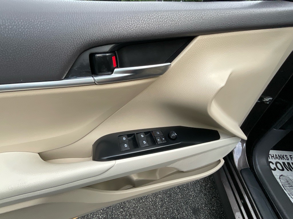 2019 Toyota Camry Image 38