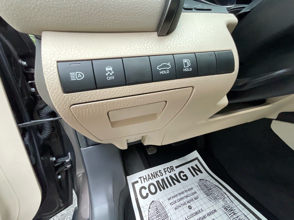 2019 Toyota Camry Image 39