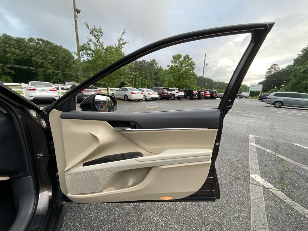 2019 Toyota Camry Image 41