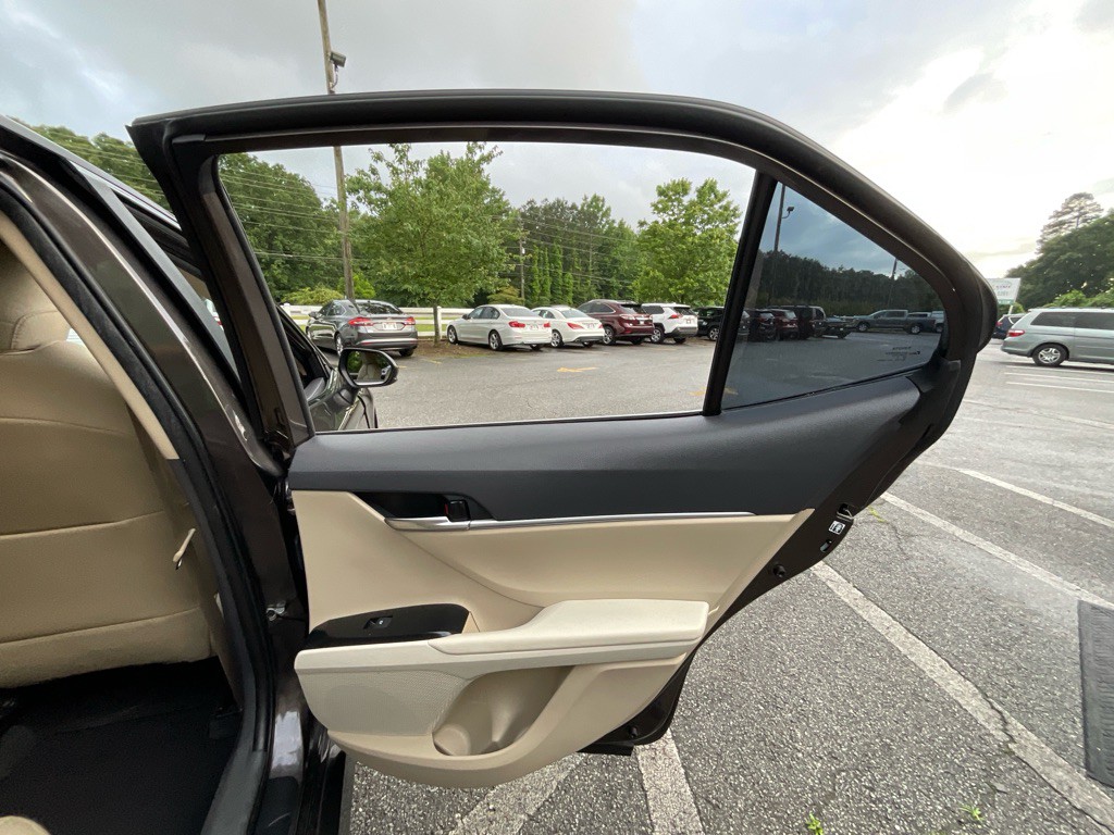 2019 Toyota Camry Image 42