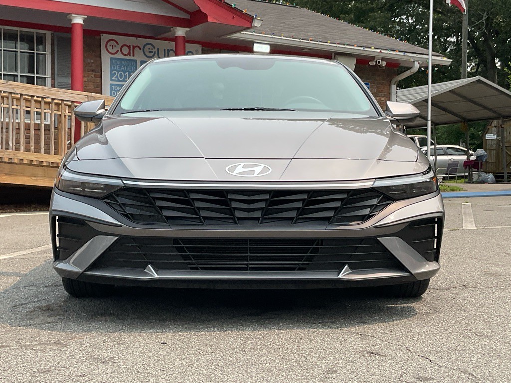 2024 Hyundai Elantra Image 2