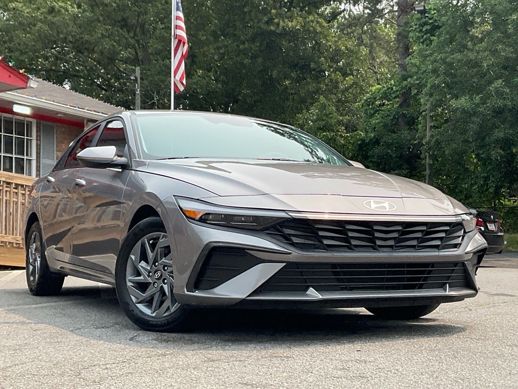 2024 Hyundai Elantra Image 3