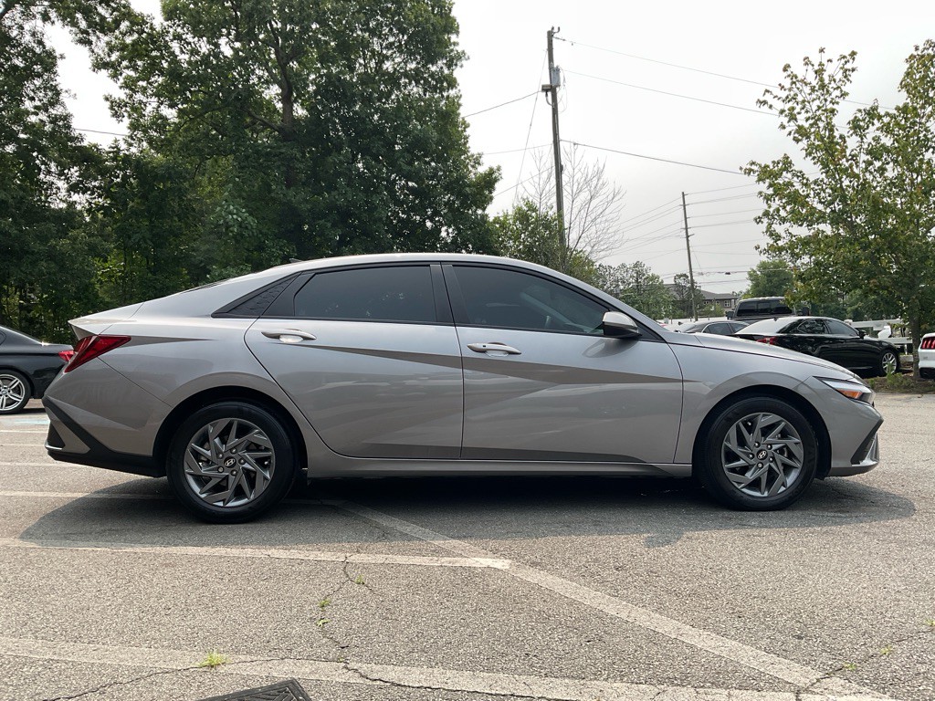 2024 Hyundai Elantra Image 4