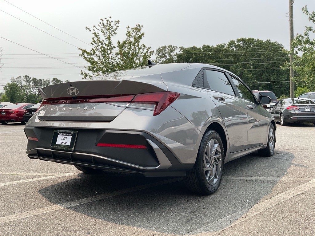 2024 Hyundai Elantra Image 5