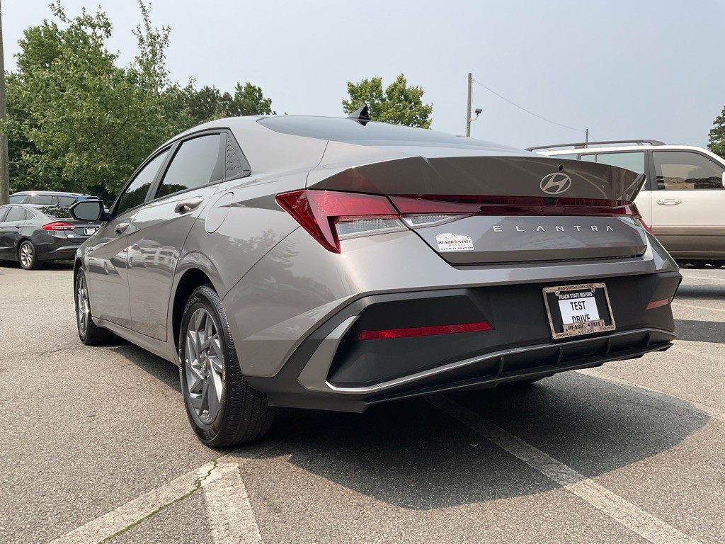2024 Hyundai Elantra Image 7