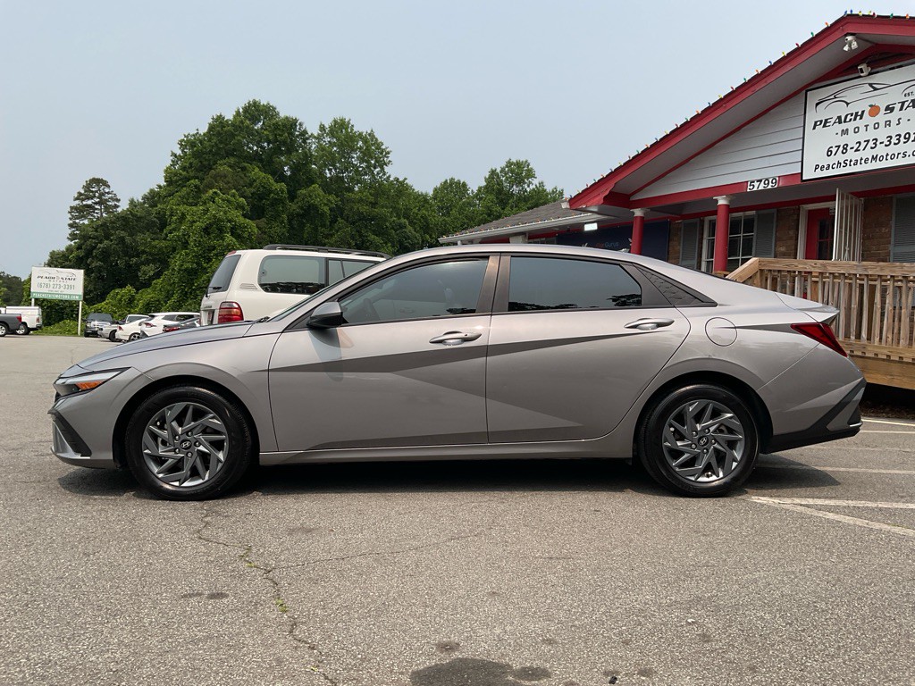 2024 Hyundai Elantra Image 8