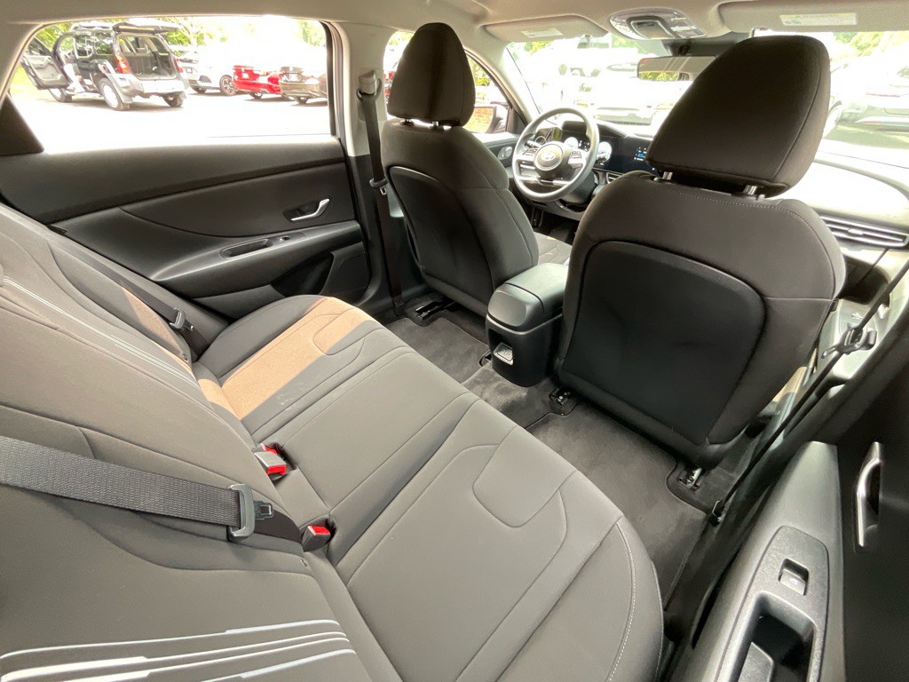 2024 Hyundai Elantra Image 32