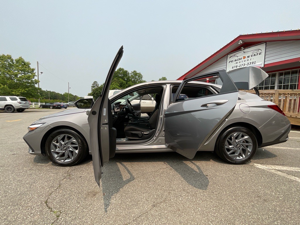 2024 Hyundai Elantra Image 35