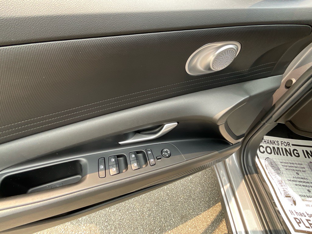 2024 Hyundai Elantra Image 38