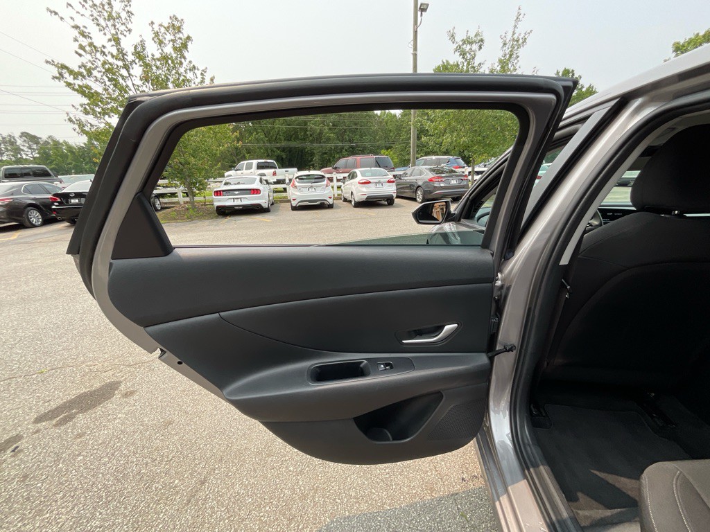 2024 Hyundai Elantra Image 40