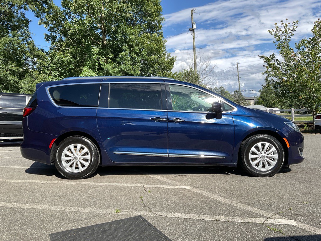 2019 Chrysler Pacifica Image 4