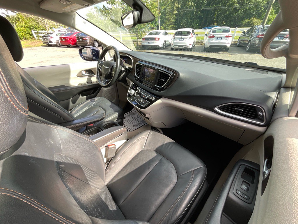 2019 Chrysler Pacifica Image 17