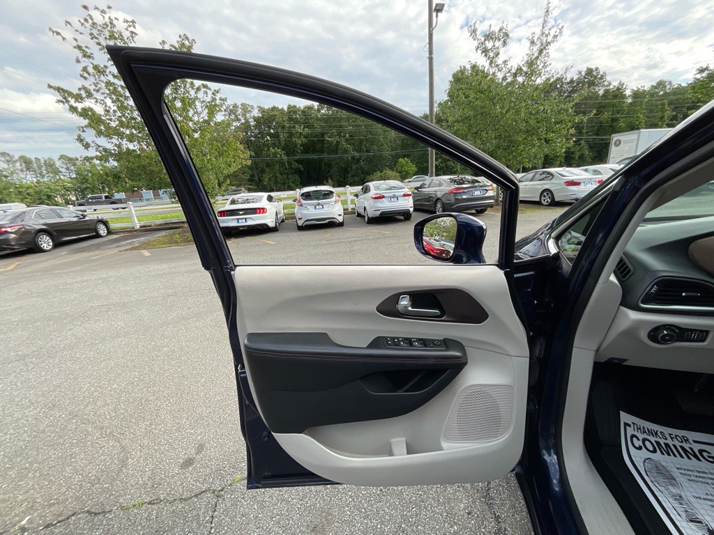 2019 Chrysler Pacifica Image 38