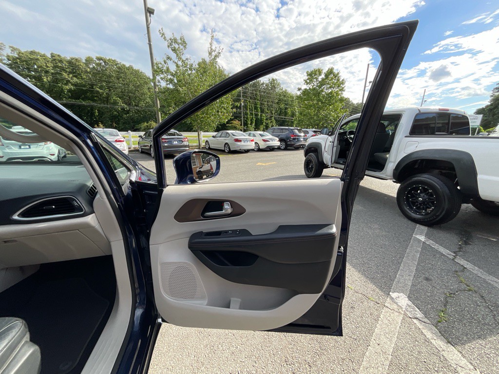 2019 Chrysler Pacifica Image 41