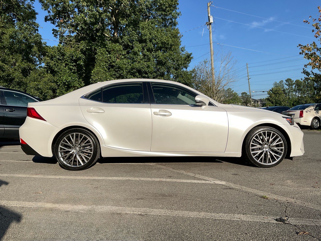 2017 Lexus IS 200t Image 4