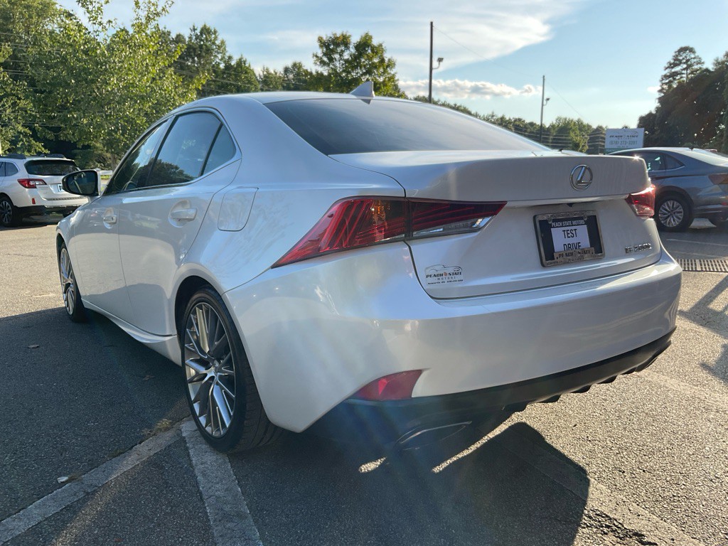 2017 Lexus IS 200t Image 7