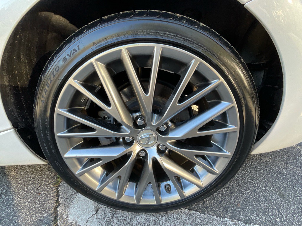 2017 Lexus IS 200t Image 11