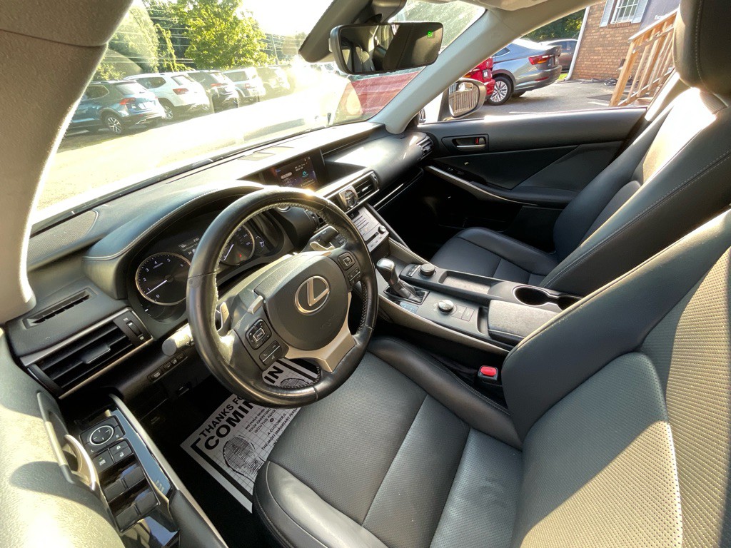 2017 Lexus IS 200t Image 14