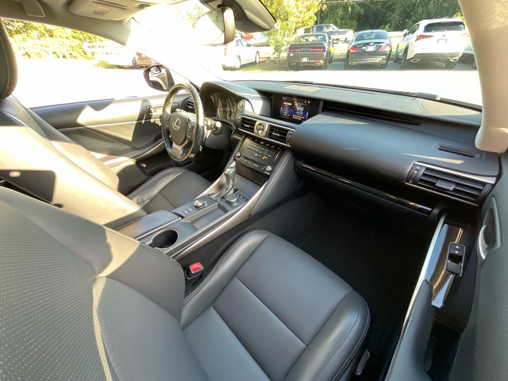 2017 Lexus IS 200t Image 17