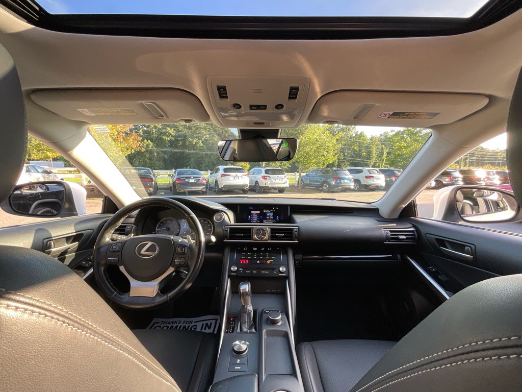 2017 Lexus IS 200t Image 19