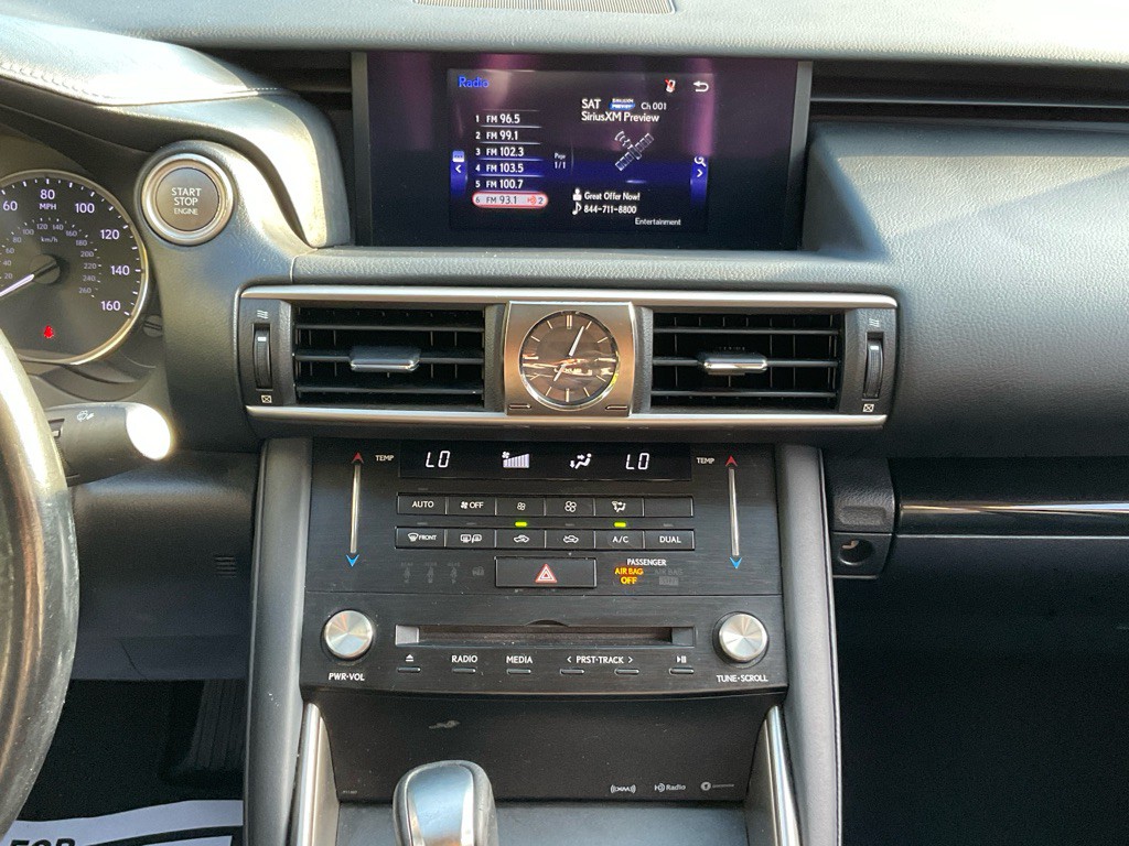 2017 Lexus IS 200t Image 21