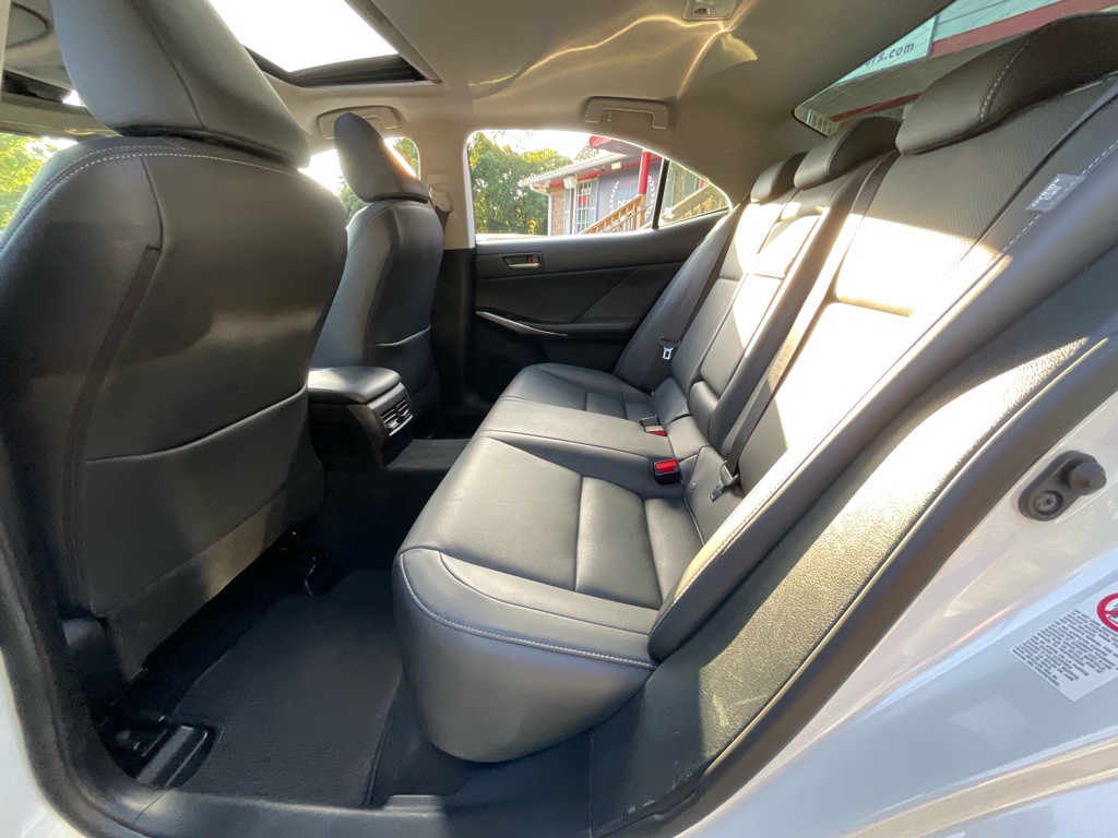 2017 Lexus IS 200t Image 26