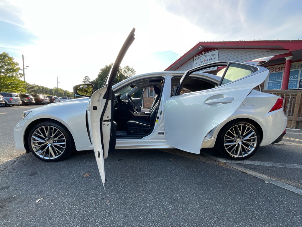 2017 Lexus IS 200t Image 35