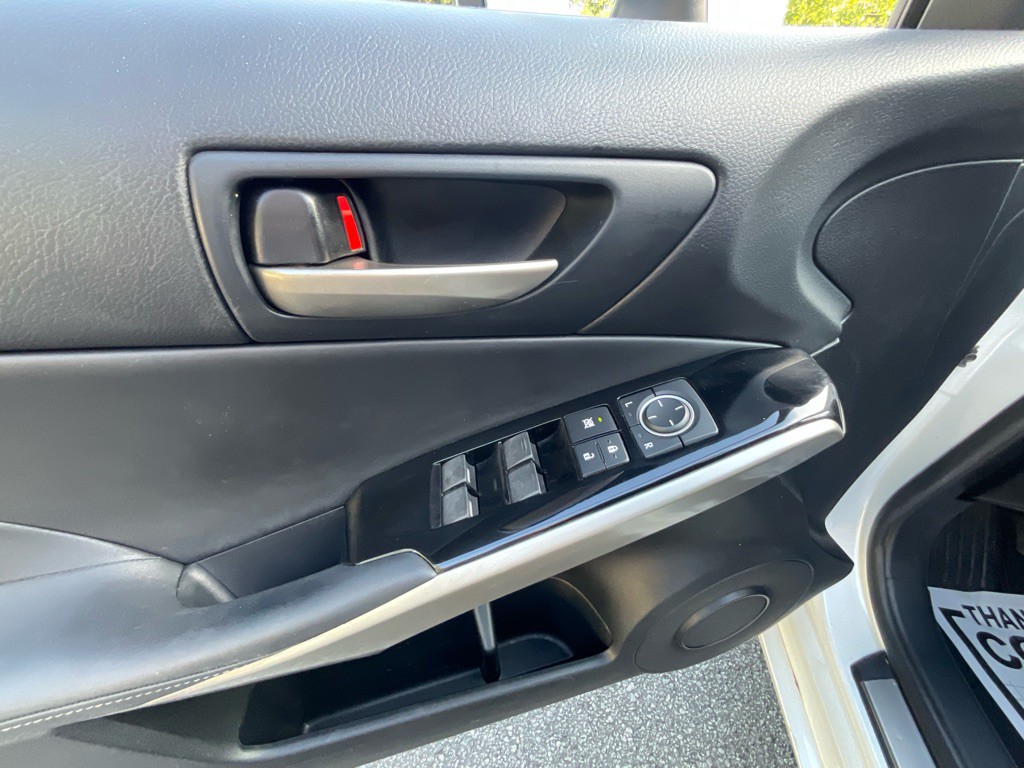 2017 Lexus IS 200t Image 38