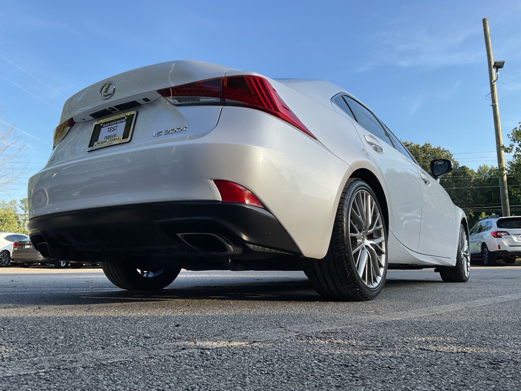 2017 Lexus IS 200t Image 44