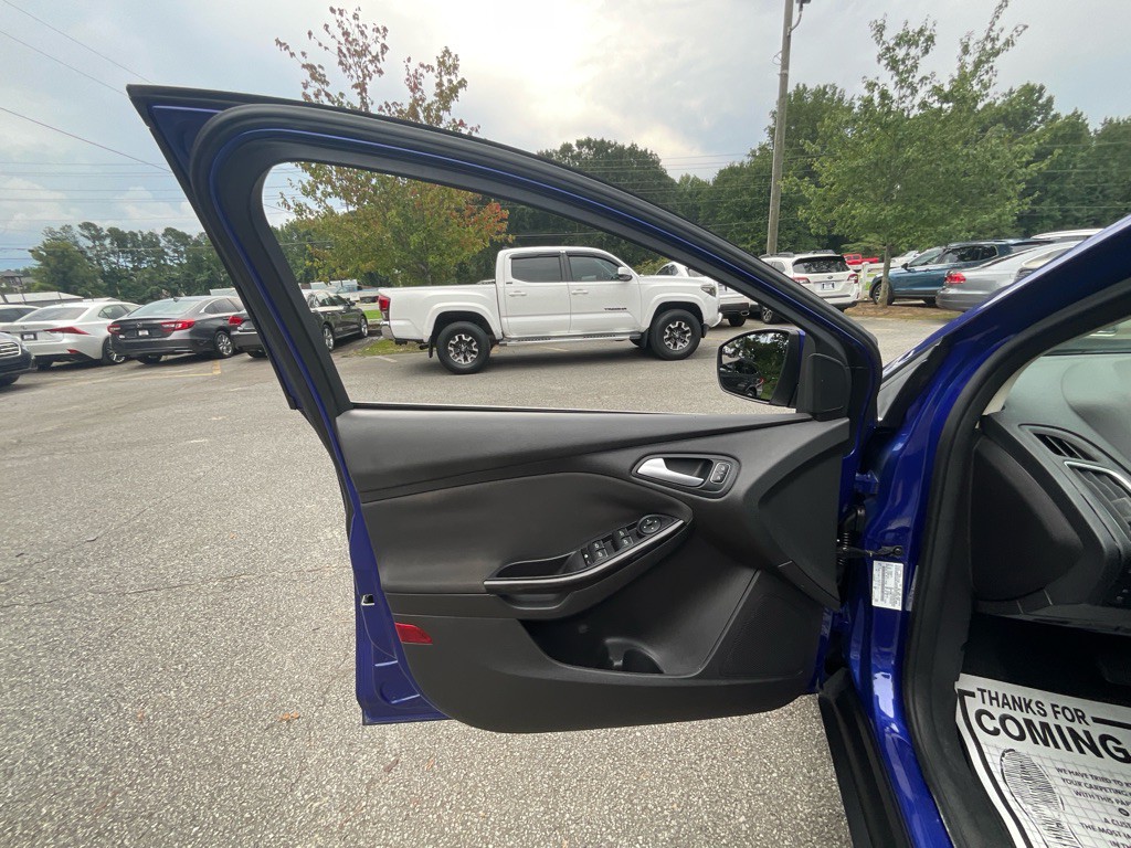 2015 Ford Focus Image 40