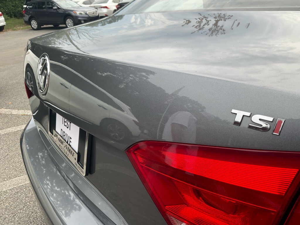 2015 Volkswagen Passat Image 9