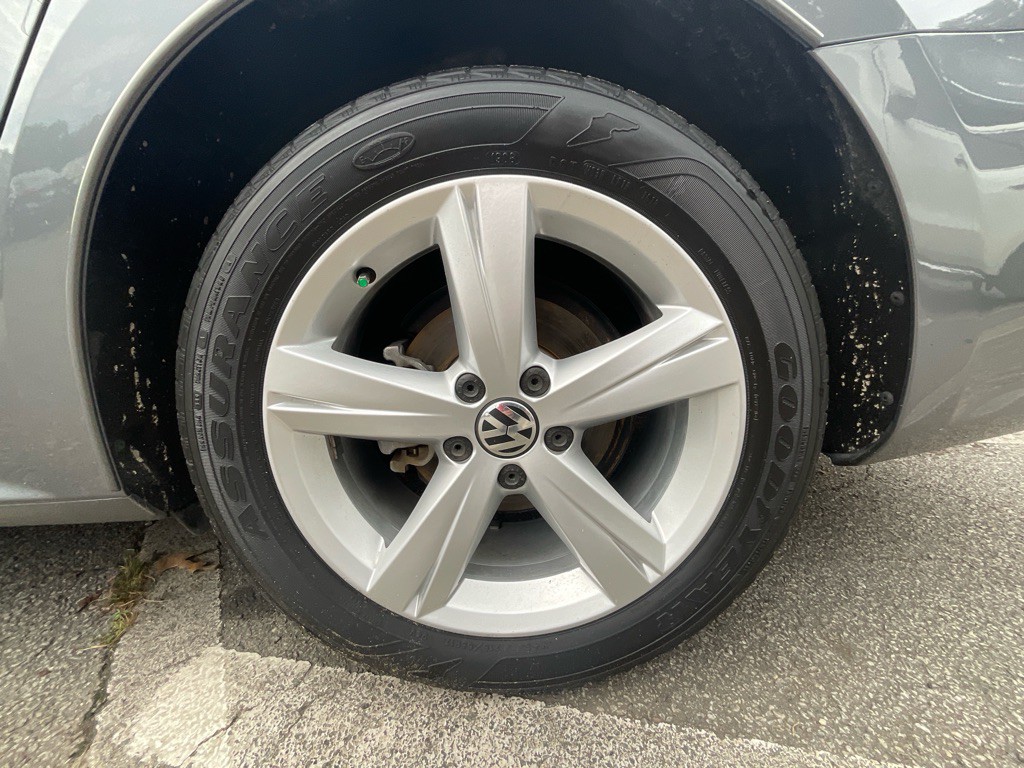 2015 Volkswagen Passat Image 11