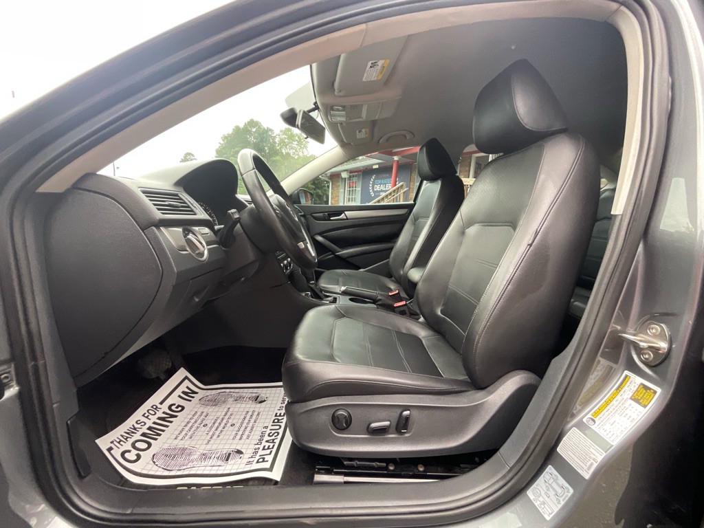 2015 Volkswagen Passat Image 13