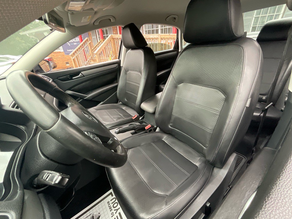 2015 Volkswagen Passat Image 15
