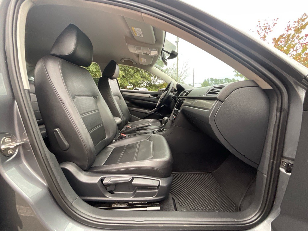 2015 Volkswagen Passat Image 16