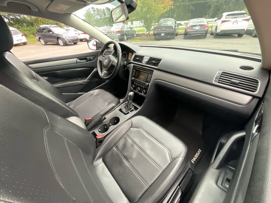 2015 Volkswagen Passat Image 17