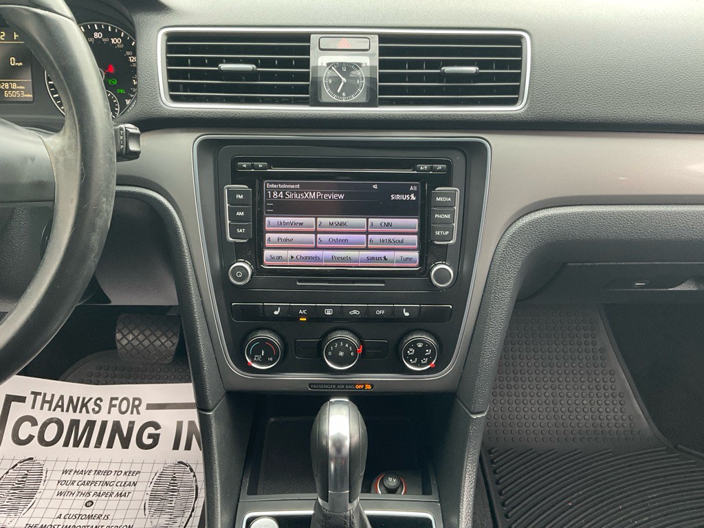 2015 Volkswagen Passat Image 21