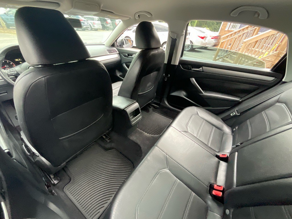 2015 Volkswagen Passat Image 27