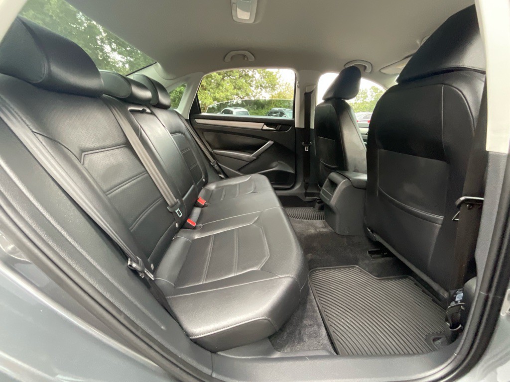 2015 Volkswagen Passat Image 29