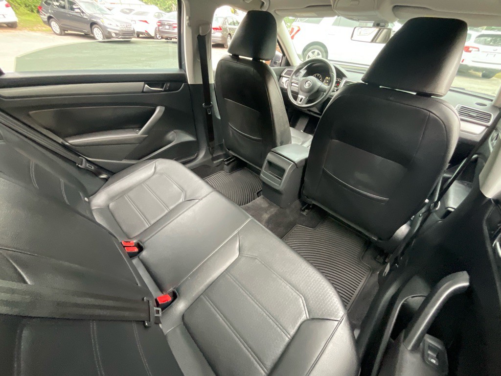 2015 Volkswagen Passat Image 30