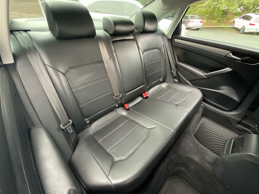 2015 Volkswagen Passat Image 31