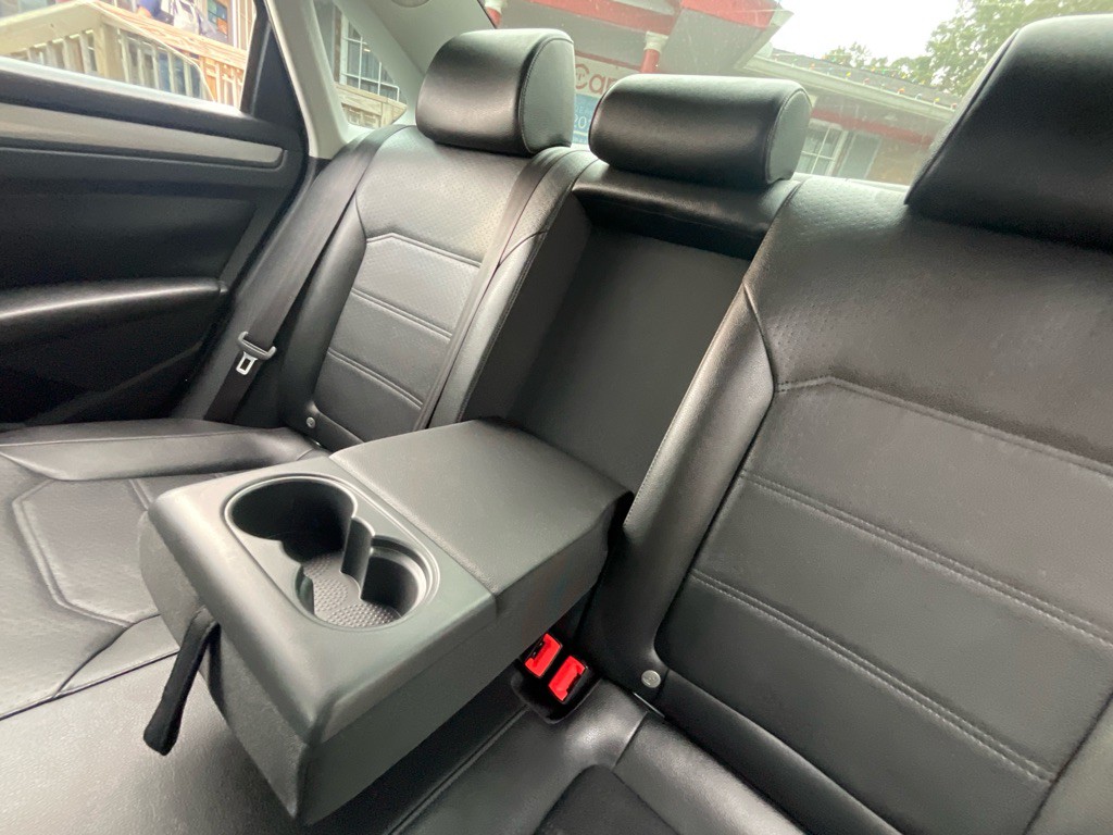 2015 Volkswagen Passat Image 32