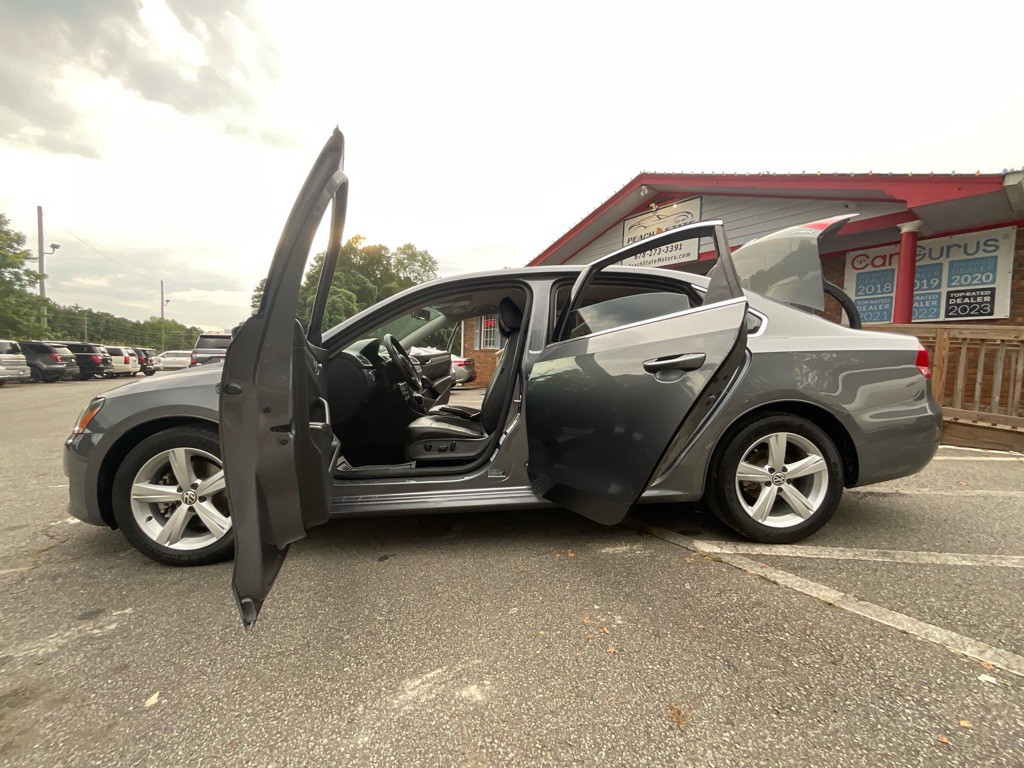 2015 Volkswagen Passat Image 34