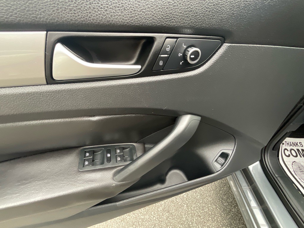 2015 Volkswagen Passat Image 37