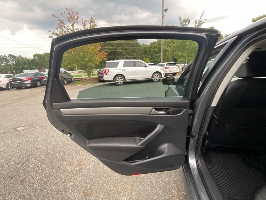 2015 Volkswagen Passat Image 39