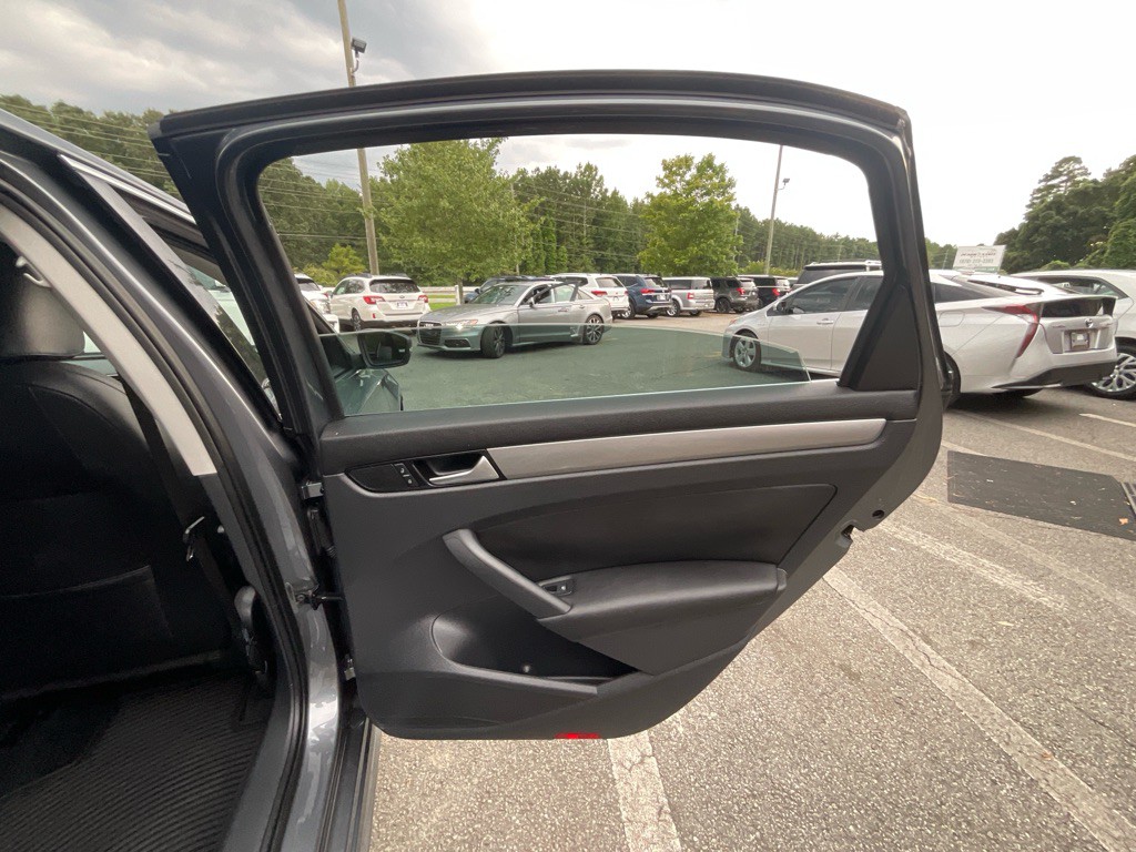 2015 Volkswagen Passat Image 41
