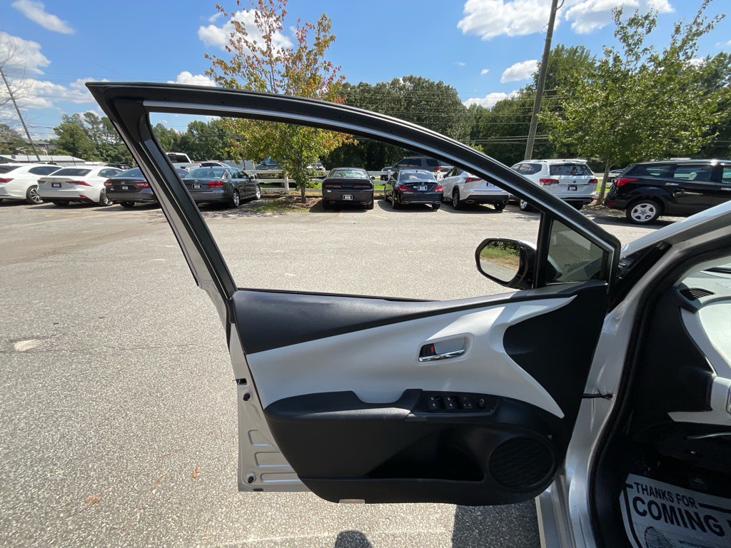 2017 Toyota Prius Image 39